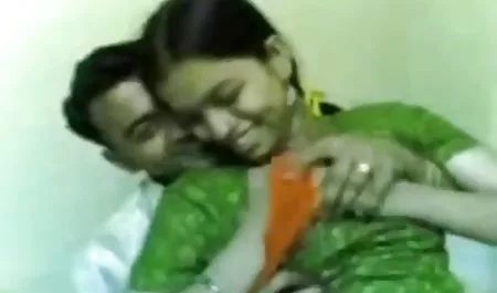 Milf سبزه سکسی در انگشتان لاتکس بر روی بادامک داستانذسکسی تصویری
