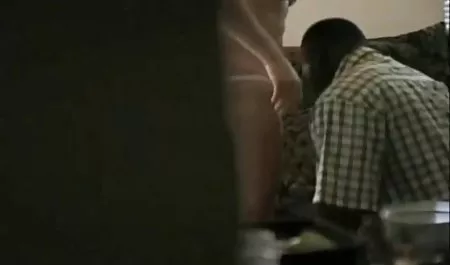 همسر شاخی فیلمبرداری رمان های تصویری سکسی شده توسط همسایه در حالی که برهنه در داخل وان است