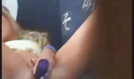 دو داستانتصویریسکسی Milfs مقعد می شوند