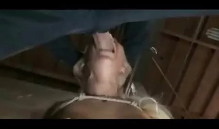 Busty Fiona توسط خروس سیاه داستان سکسی با ترجمه فارسی خفه می شود