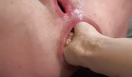 chica مجله های سکسی ترجمه شده con tatoo se masturba